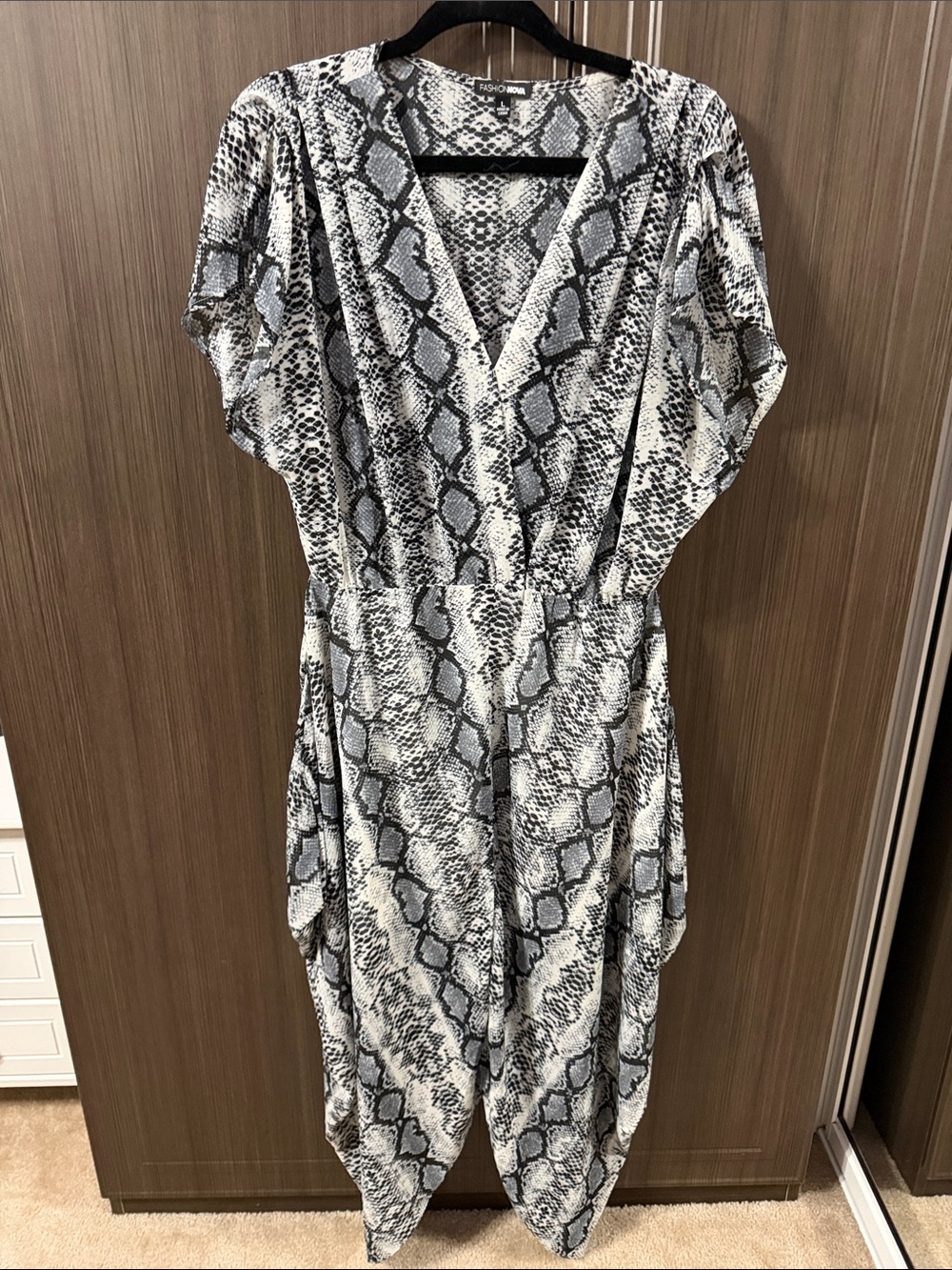 Fashion Nova Black and White Snake Print Midi Dress‎